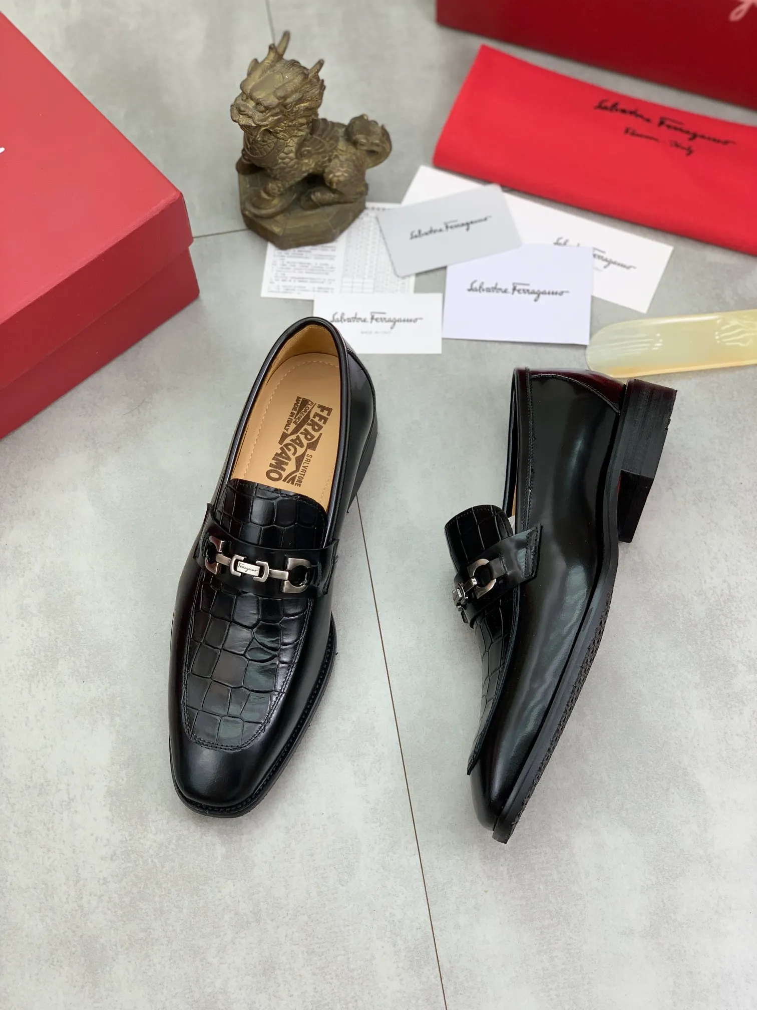 Men's Men's Shoes 💰P460💰[New Style] Water-dyed Niuli 🆘[Salvatore Ferragamo] Ferragamo's latest casual business leather shoes for men! Available at counters simultaneously! The fabric is made of specially imported original pebbled calfskin, and the lining is made of imported water-dyed cowhide. It is absolutely luxurious and leads the fashion trend. Matching code: 38-45 (46 can be customized) multiple colors available